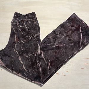 Lululemon velour relaxed high rise pant
